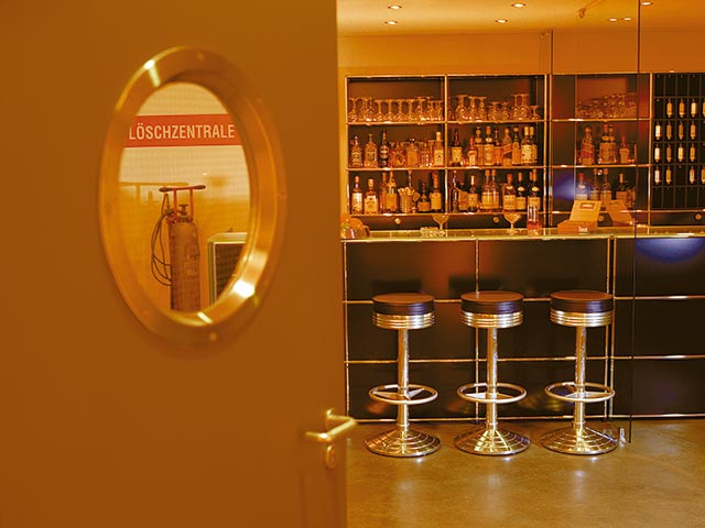 Löschzentrale [Lobby bar]