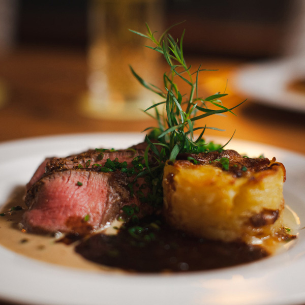 Rindersteak mit Zwiebel-Senf-Sauce