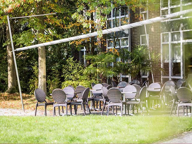 Frühstücksterrasse im Hotelgarten