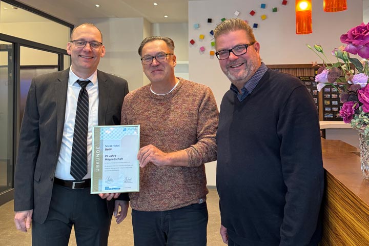 20 Jahre Dehoga Mitgliedschaft: Urkundenübergabe im Sorat Hotel Berlin