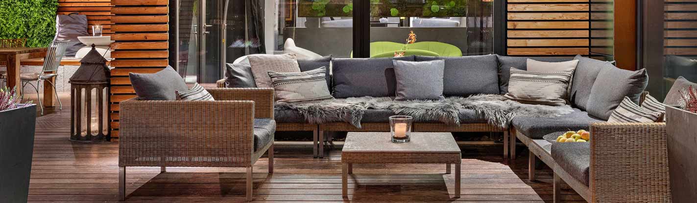 Outdoor Lounge im Erdgeschoss vom Hotel Central Hof