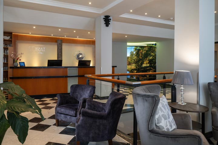 Rezeption und Lobby im Sorat Hotel Cottbus