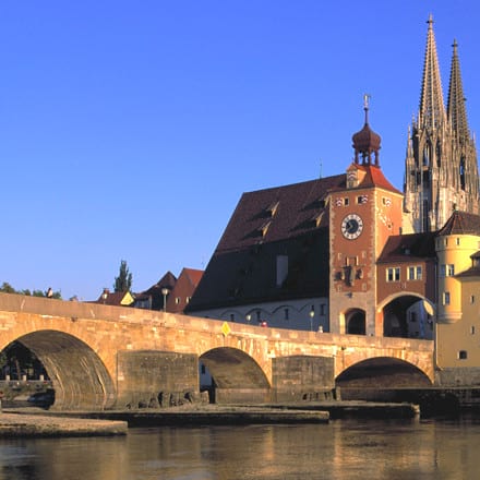 Steinerne Brücke mit Brückentor